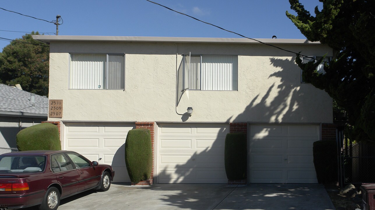 2507-2511 Frances St in Oakland, CA - Building Photo