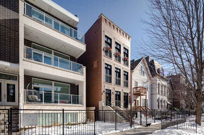2645 N Mildred Ave in Chicago, IL - Foto de edificio - Building Photo