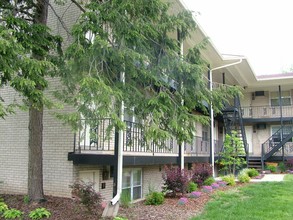 Americana Apartments in Lexington, KY - Building Photo - Building Photo