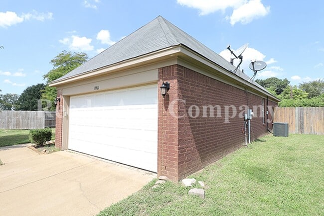 8911 Little House Cove in Southaven, MS - Building Photo - Building Photo