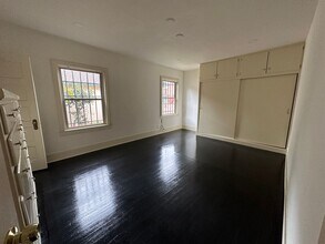 2143 N Commonwealth Ave in Los Angeles, CA - Foto de edificio - Building Photo