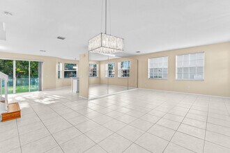 255 Saratoga Blvd E in West Palm Beach, FL - Building Photo - Building Photo