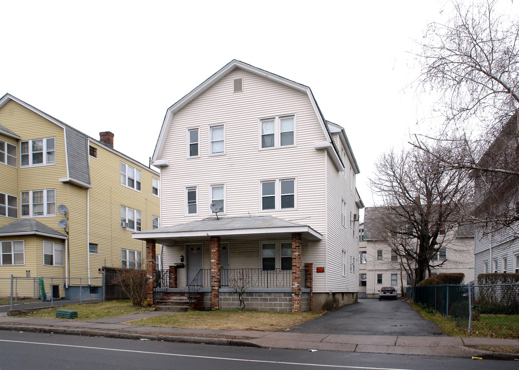 1940-1942 Broad St in Hartford, CT - Building Photo