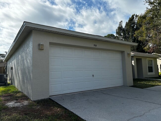 property at 906 Pace Dr NW