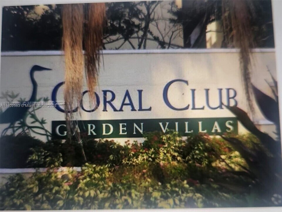 10360 SW 150th Ct in Miami, FL - Building Photo