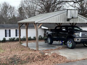 546 Burnett Dr in Greer, SC - Building Photo - Building Photo