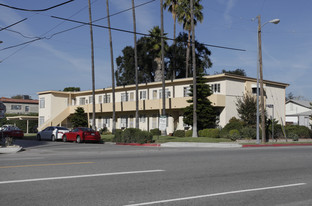 12101-12109 Emelita St in Valley Village, CA - Building Photo