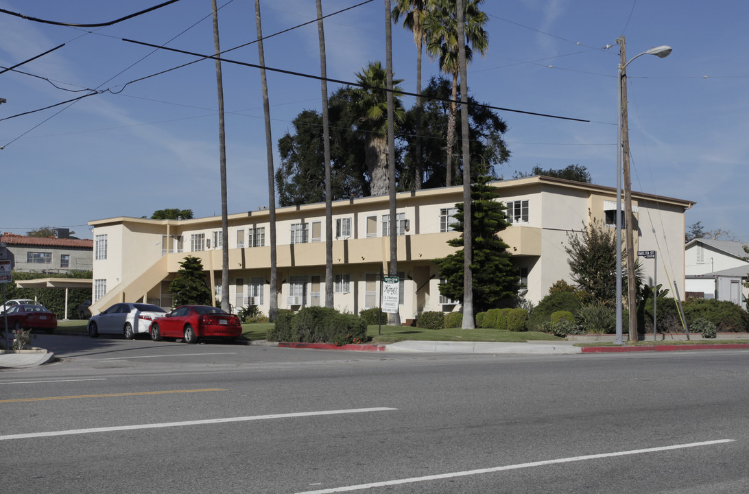 12101-12109 Emelita St in Valley Village, CA - Building Photo