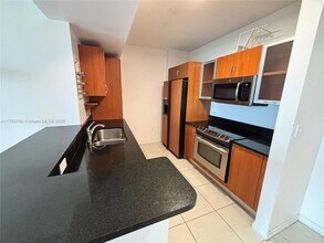 2775 NE 187th St, Unit 403 in Aventura, FL - Building Photo - Building Photo