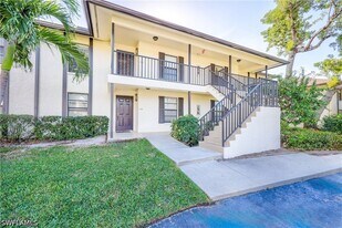 500 Misty Pines Cir in Naples, FL - Building Photo