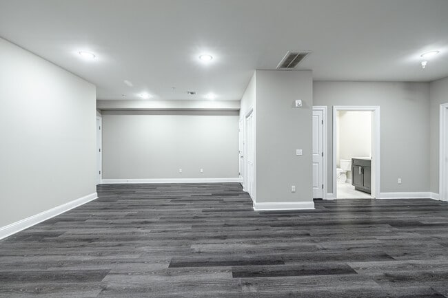 941-945 Main St in Paterson, NJ - Building Photo - Interior Photo