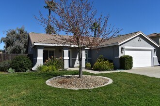 11207 Myrtlewood Dr in Chowchilla, CA - Building Photo - Building Photo