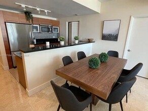 253 NE 2nd St, Unit 1501 in Miami, FL - Building Photo - Building Photo