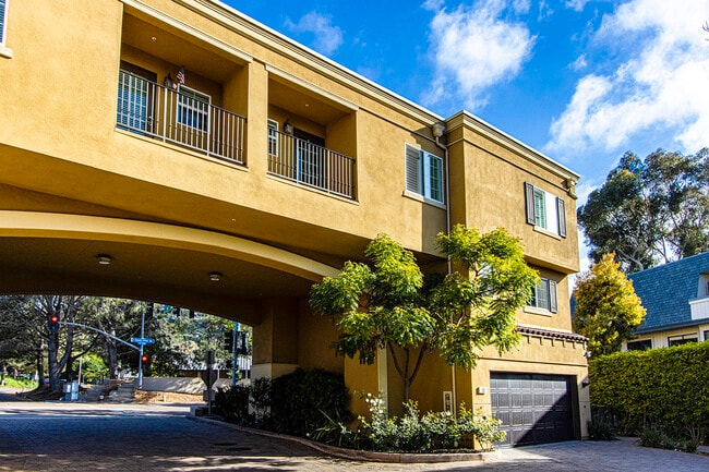 2400 Torrey Pines Rd in La Jolla, CA - Building Photo - Building Photo