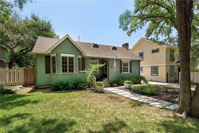 2007 Mountain View Rd in Austin, TX - Building Photo - Building Photo