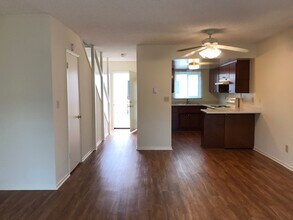 21107 Victor St, Unit 8 in Torrance, CA - Foto de edificio - Building Photo