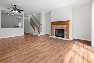 303 Glen Leven Ct in Schaumburg, IL - Building Photo - Building Photo