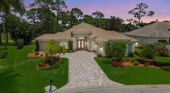 8060 Kiawah Trce in Port St. Lucie, FL - Building Photo