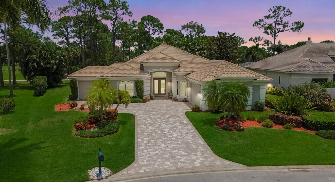 8060 Kiawah Trce in Port St. Lucie, FL - Building Photo