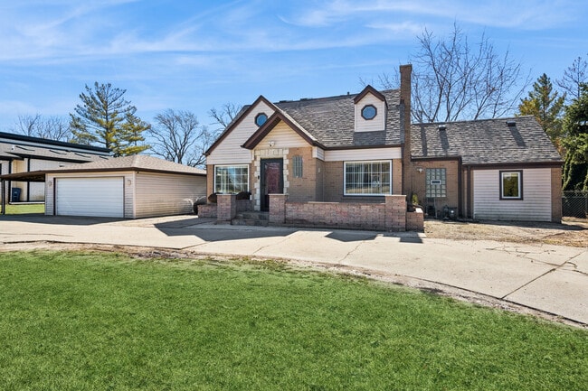 property at 23 W Algonquin Rd