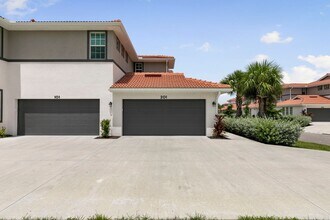 12050 Santaluz Dr in Ft. Myers, FL - Building Photo - Building Photo