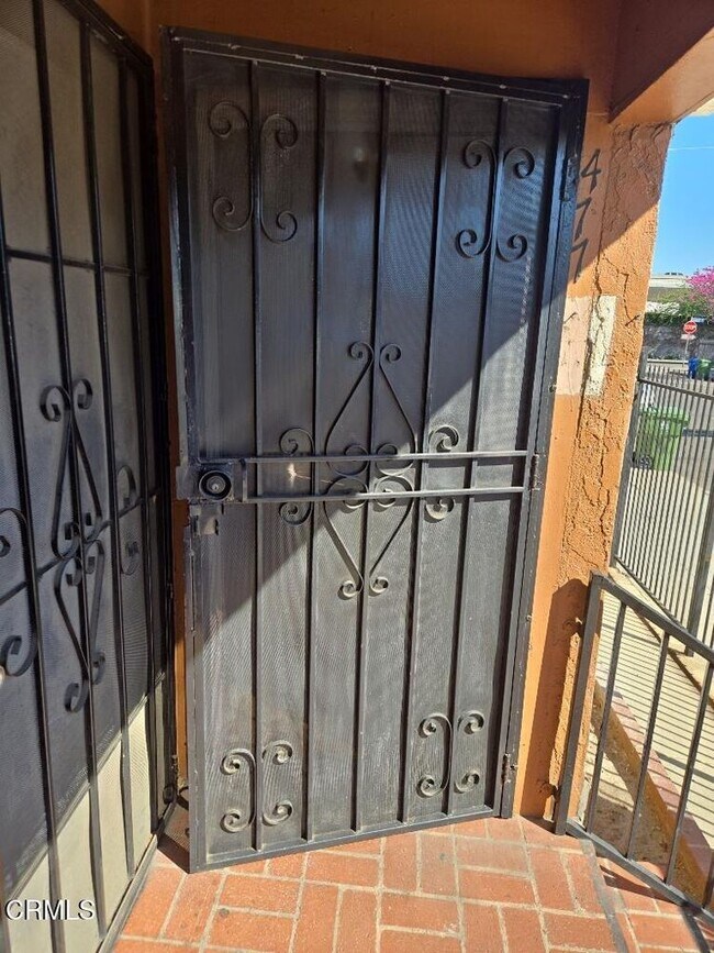477 W 45th St in Los Angeles, CA - Building Photo - Building Photo