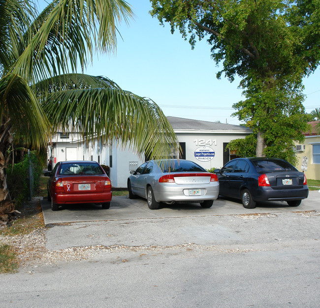 1241 NE 14th Ave in Fort Lauderdale, FL - Building Photo - Building Photo