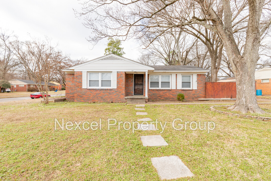 445 Sharon Dr in Memphis, TN - Building Photo