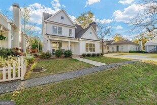 352 Davis St in Monroe, GA - Building Photo