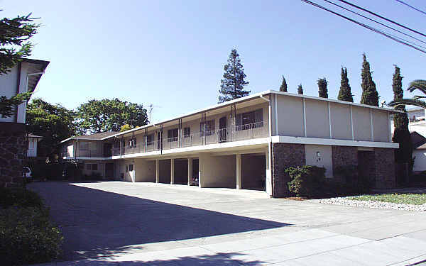 39 Claremont Ave in Redwood City, CA - Building Photo - Building Photo