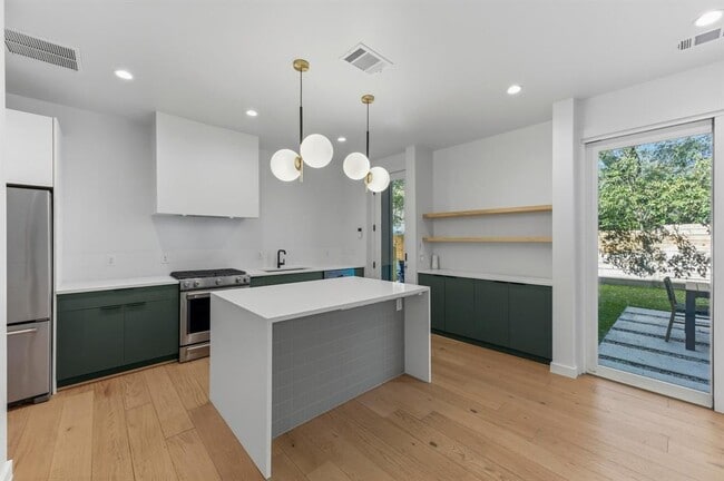 5006 Gladeview Dr in Austin, TX - Building Photo - Building Photo