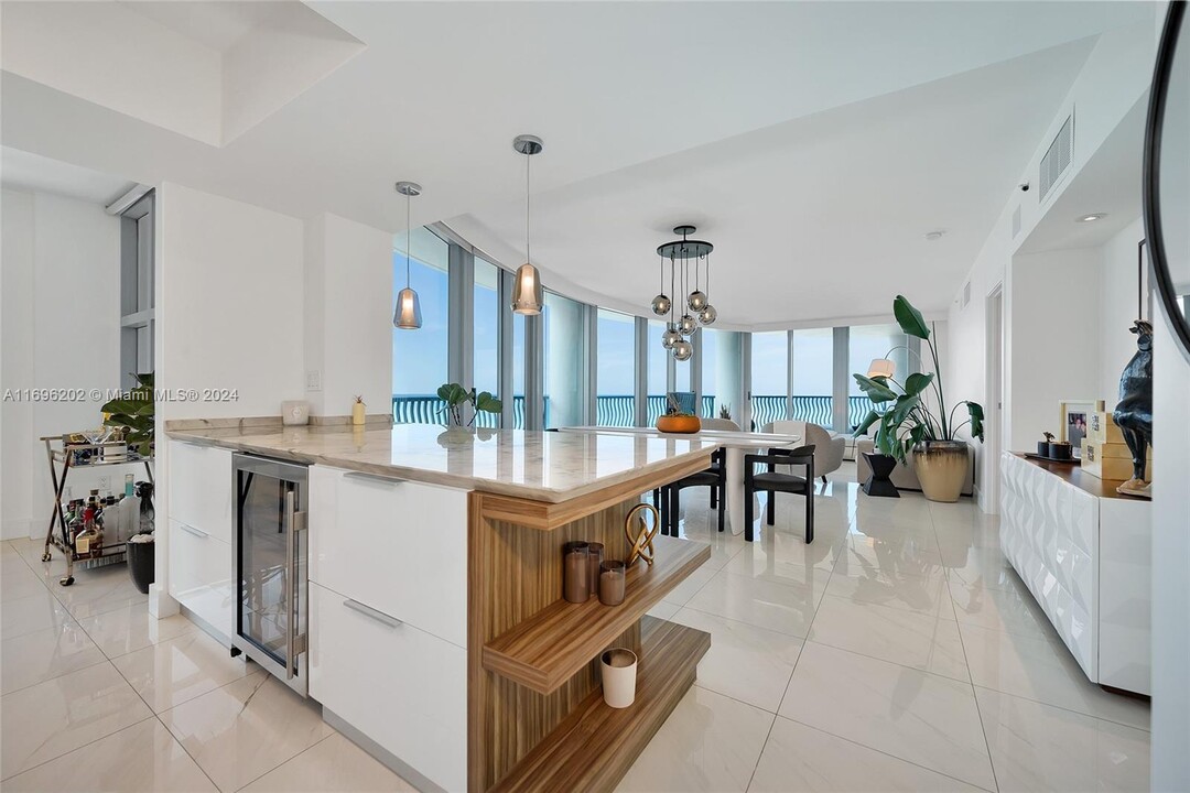 1500 Ocean Dr, Unit 1201 in Miami Beach, FL - Building Photo