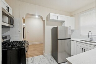 5532 N Lawrence St in Philadelphia, PA - Building Photo