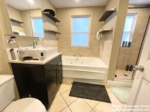 8 Taft St, Unit #2A in Boston, MA - Building Photo - Building Photo