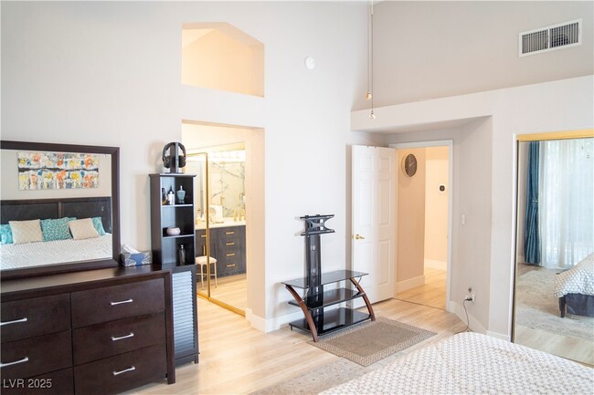 property at 1417 Country Hollow Dr