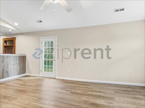 5200 Heins Rd NE in Knoxville, TN - Foto de edificio - Building Photo