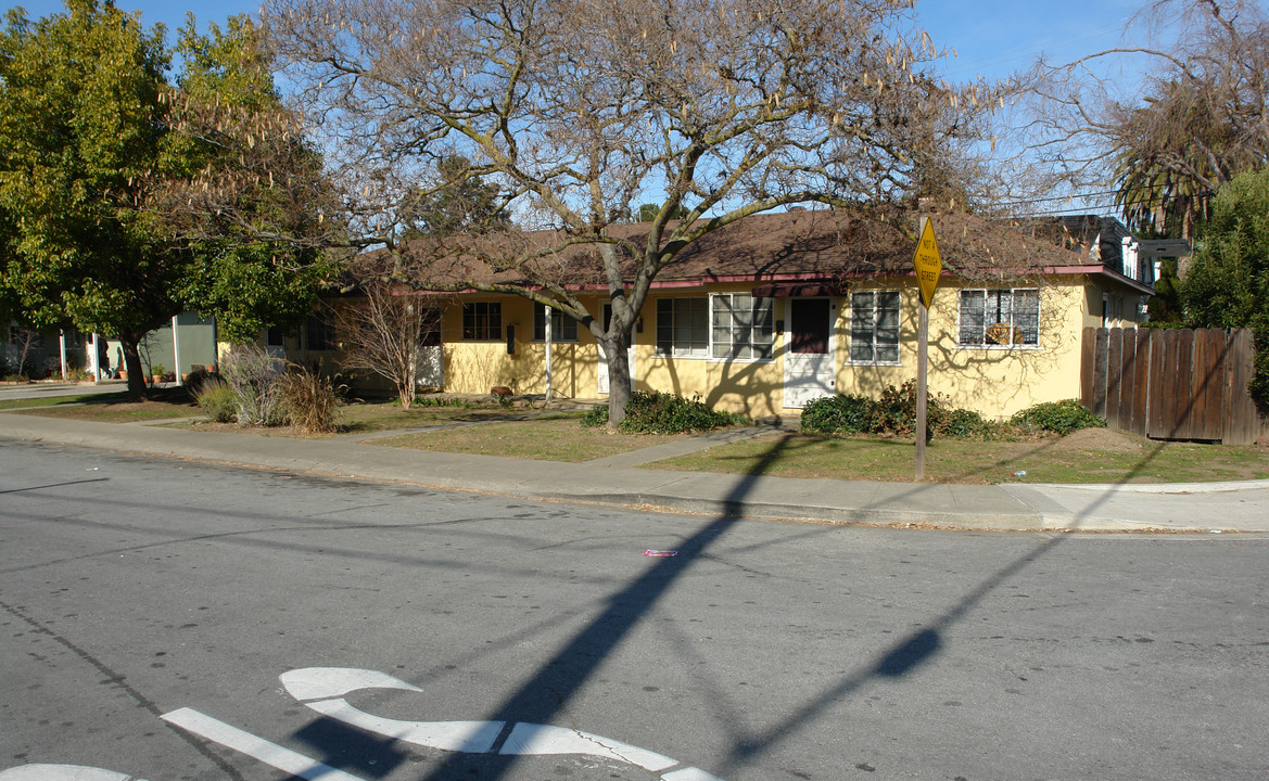 1926 Gamel Way in Mountain View, CA - Building Photo