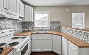 203 W Lobit Ave in Baytown, TX - Building Photo - Building Photo