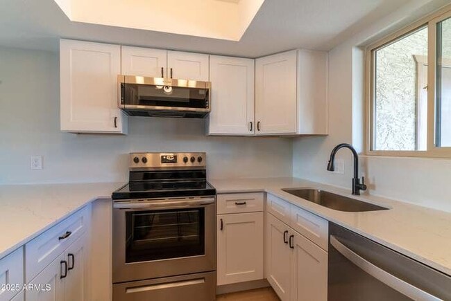 4150 E Cactus Rd in Phoenix, AZ - Building Photo - Building Photo