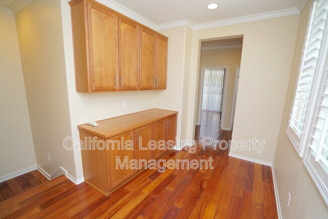 28556 Herrera St in Santa Clarita, CA - Building Photo - Building Photo