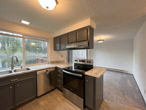 5320 Alameda Ave SW in Port Orchard, WA - Building Photo - Building Photo