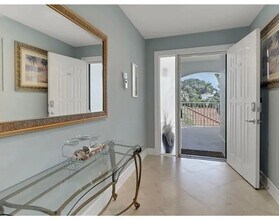 4650 Yacht Harbor Dr in Naples, FL - Foto de edificio - Building Photo