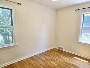 814 Bacon Ave in Portage, MI - Building Photo - Building Photo