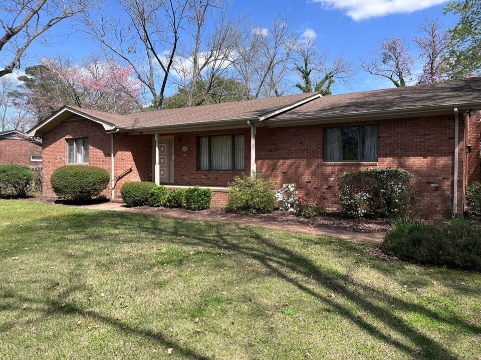302 Turnpike Rd in Laurinburg, NC - Building Photo