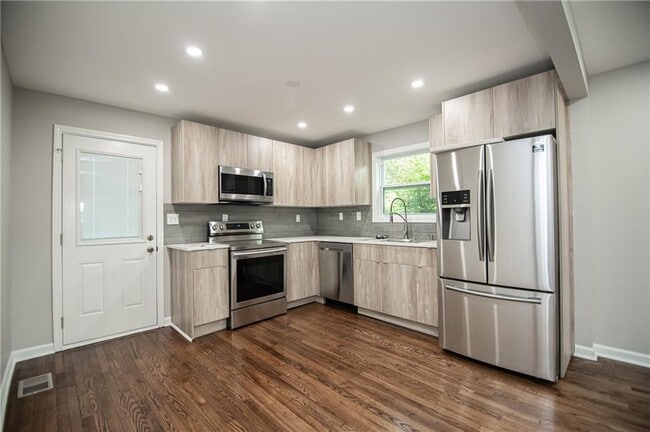 537 Trabert Ave NW in Atlanta, GA - Building Photo - Building Photo