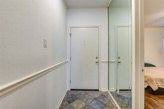 401 Lakeside Ln in Houston, TX - Building Photo - Building Photo