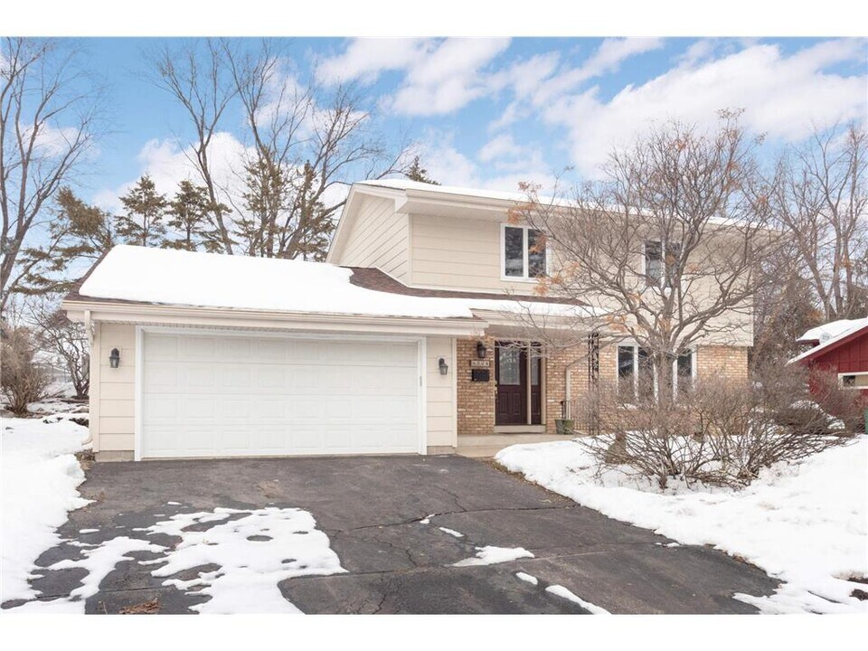 8324 29th Ave N in Minneapolis, MN - Building Photo