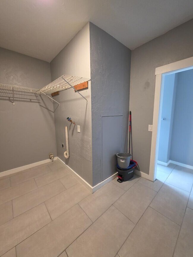 161 4th St in Leominster, MA - Building Photo - Building Photo