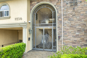 11556 Burbank Blvd in North Hollywood, CA - Foto de edificio - Building Photo