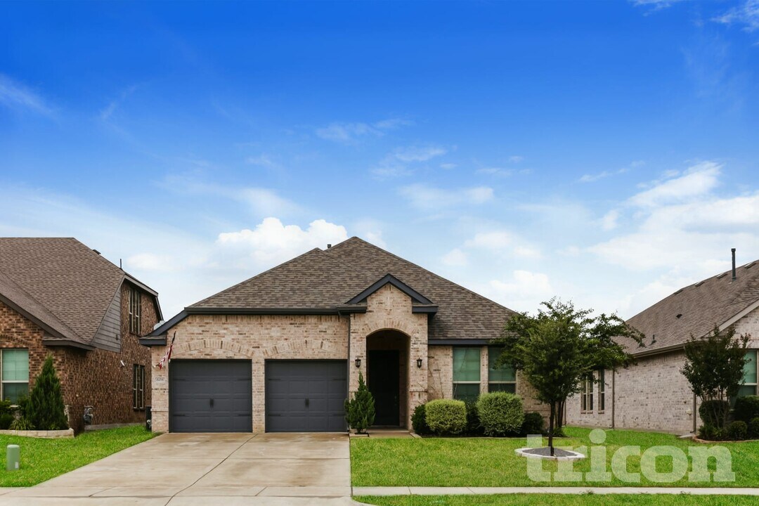 608 Cherry Hill Rd in Red Oak, TX - Building Photo